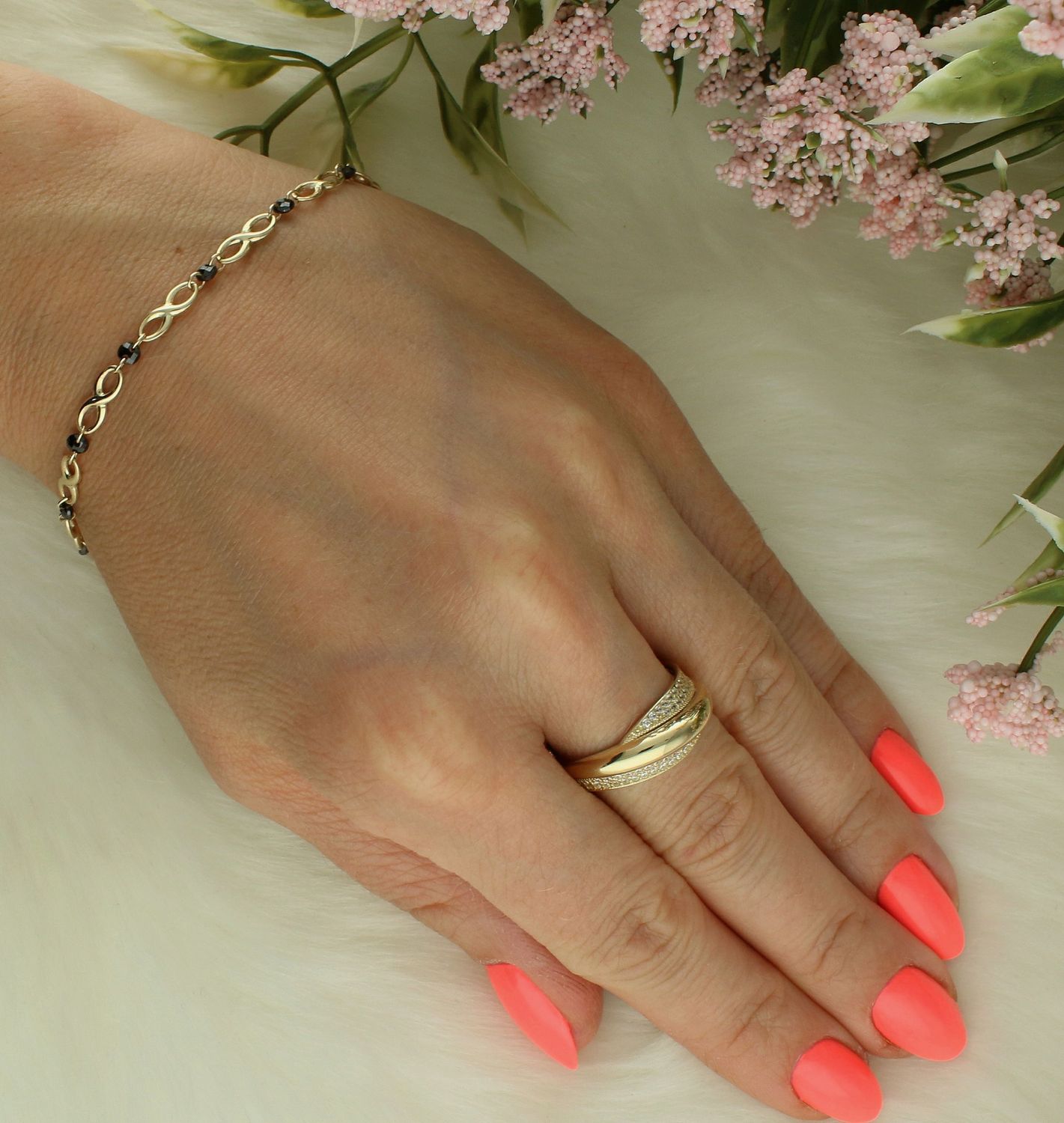 Złoty pierścionek damski 375 przeplatany pasmami cyrkonii PI 7013 375. Złoty pierścionek damski. Złoty pierścionek na prezent. Pierścionek złoty z cyrkoniami (1).jpg